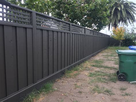 redwood fence  lattice stained  benjamin moore arborcoat solid