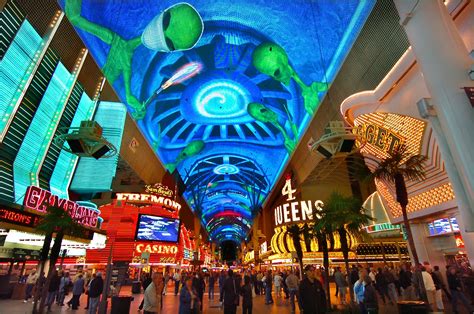 Teen On A Zip Line In Las Vegas Urinates On Tourists Below