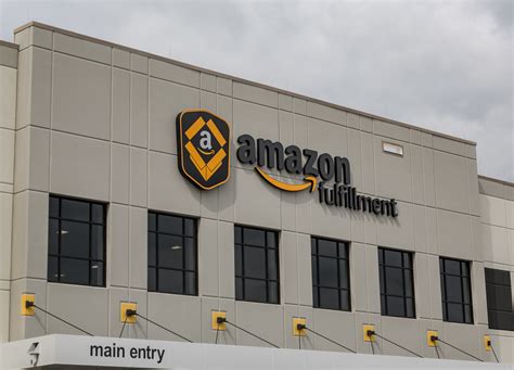 amazon  building   factory  queens  high paying tech jobs expected sqft