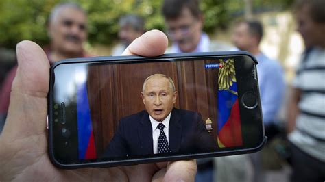 Tv Still Russias Biggest News Source But Trust Plummets — Poll