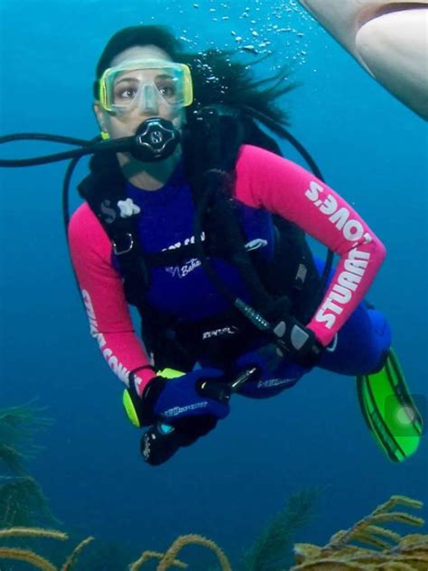 Pin By Jerry On Underwater Scuba Girl Wetsuit Scuba Girl Scuba Diving