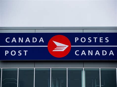canada post supervisor visits woman  mail carrier pilfered