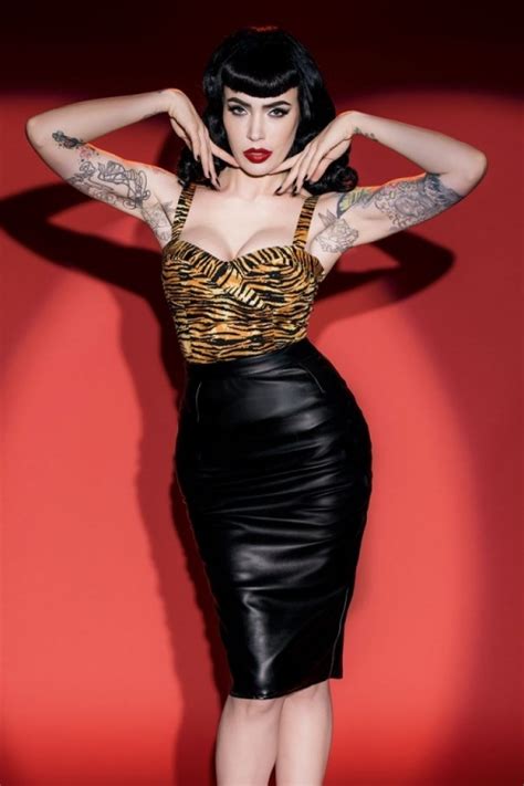 50s deadly dames curves skirt in black faux leather