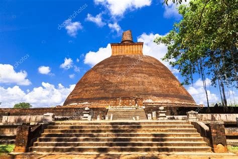 landmarks  sri lanka stupa  anuradhapura unesco site stock photo  maugli