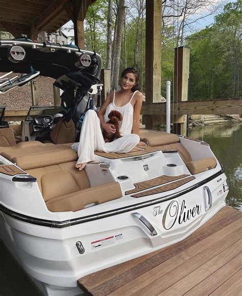 Olivia Culpo Boat Outfit In 2021 Boating Outfit Outdoor Bed Spring