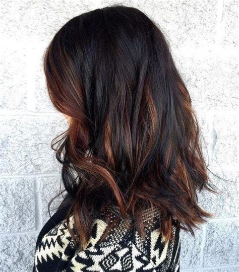 Anni ottanta con ricci sottilissimi e estremamente voluminosi, . Capelli castani: tutte le sfumature di tendenza per lâinverno | DireDonna