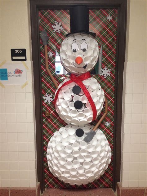 cool  simple diy christmas door decorations  home  school httpsc christmas door