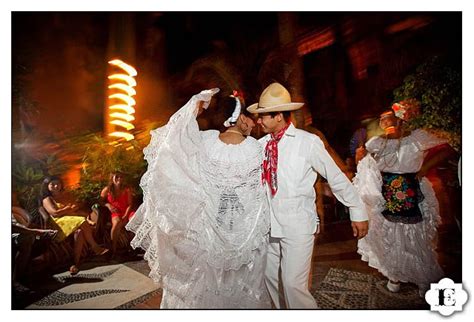 Traditional Mexican Dance Wedding Couples Dance Mexican Wedding