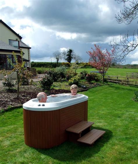 hot tub reviews  information   outdoor hot tub