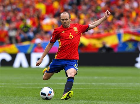 andres iniesta  greatest  players  petr cech  spain win opening euro