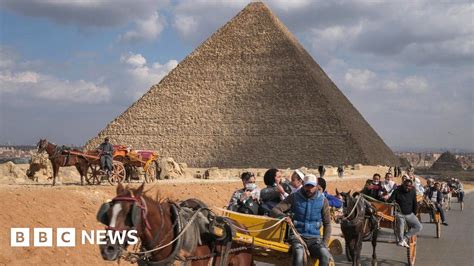 Egypt Arrests Teenagers For Harassing Female Tourists At Pyramids