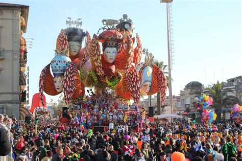 carnival  italy find   places  enjoy  italian carnevale