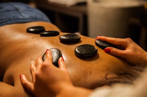 hot stone massage the right thing for you read the guide