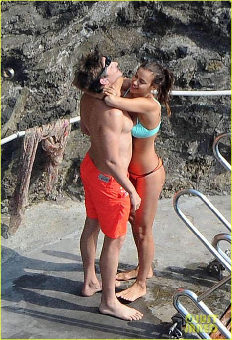 Bradley Cooper And Irina Shayk Can T Keep Their Hands Off