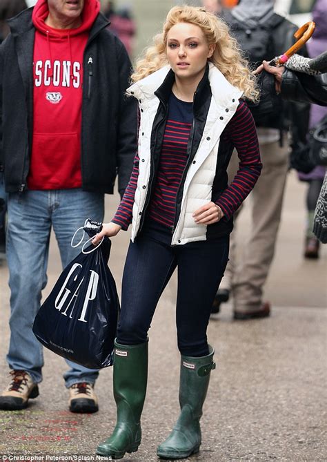 Annasophia Robb Shops At The Gap While Shooting The Carrie