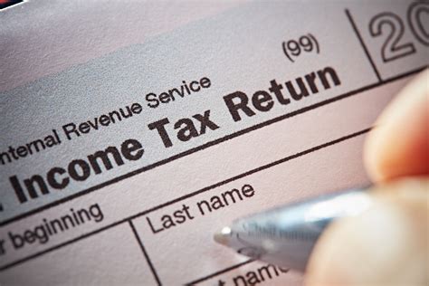 vast majority  americans  paying    income  taxes     weekly