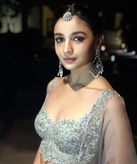 Alia Bhatt Hot Photos Дочь знаменитого режиссера махеша бхатта