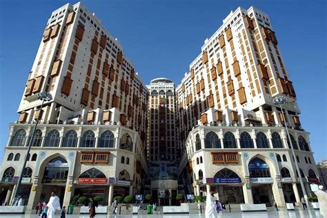 popular makkah hotel posts hefty losses  pilgrimage arrivals dry
