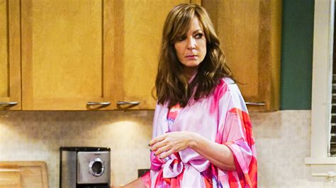 allison janney talks playing bonnie on mom hollywood