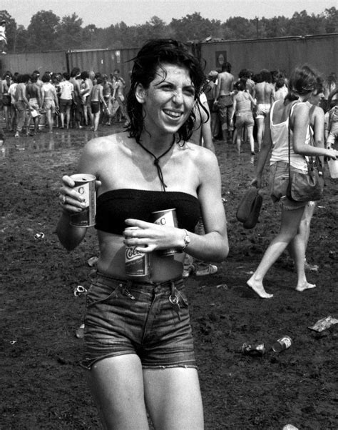 Historical Photos Of Fans At The Grateful Dead S Concert At Raceway