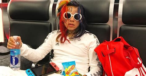 Tekashi 69 S Real Hair Is Slightly Less Colorful Than His Usual Do