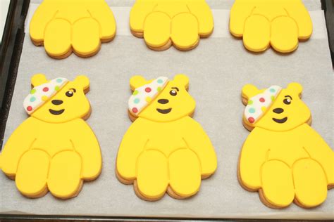 pudsey bear biscuits decorated  renshaw paste progel food