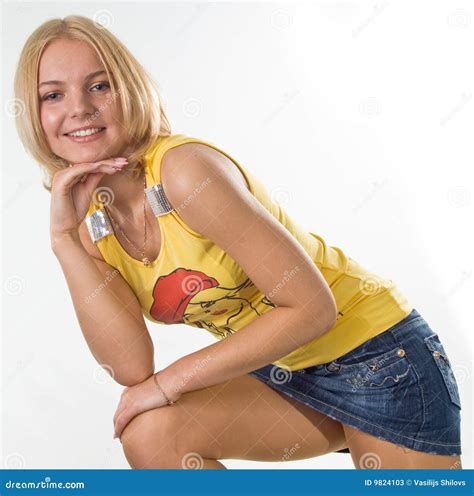 Junges Mädchen Im Minirock Stockbild Bild Von Karosserie 9824103