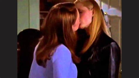 Amy Adams And Sarah Thompson Kiss Scene From Cruel
