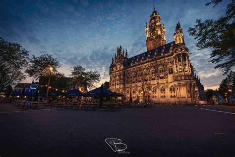 stadhuis middelburg  het avondlicht