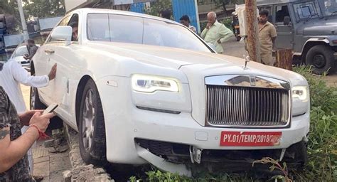 indian driver crashes rolls royce ghost