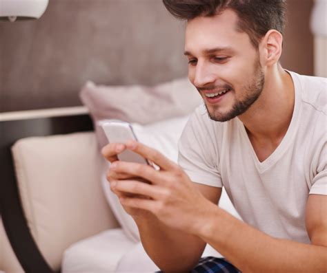 10 Sexting Tips For Men And Women Astroglide