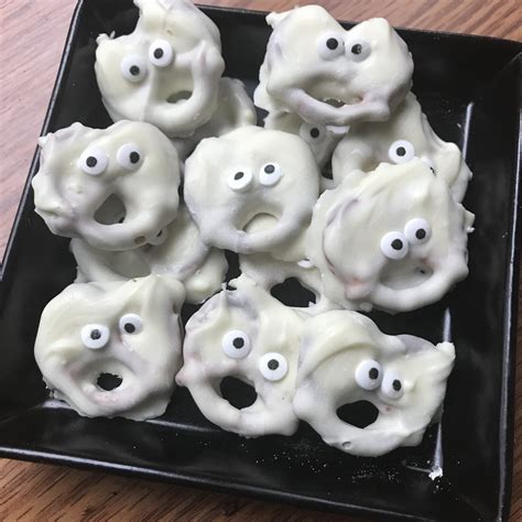 halloween treats pretzel ghosts mommysavers