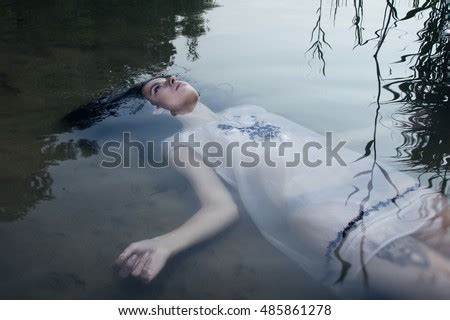 woman drowning stock images royalty  images vectors shutterstock