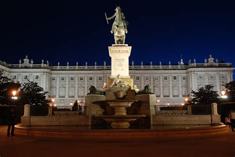 filemadrid royal palace  nightjpg