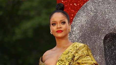 Rihanna Named World S Richest Female Musician By Forbes Hollywood