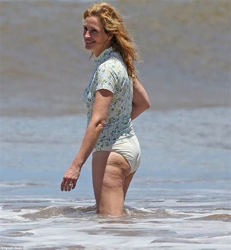 julia roberts flaunts her legs during hawaii holiday with danny moder
