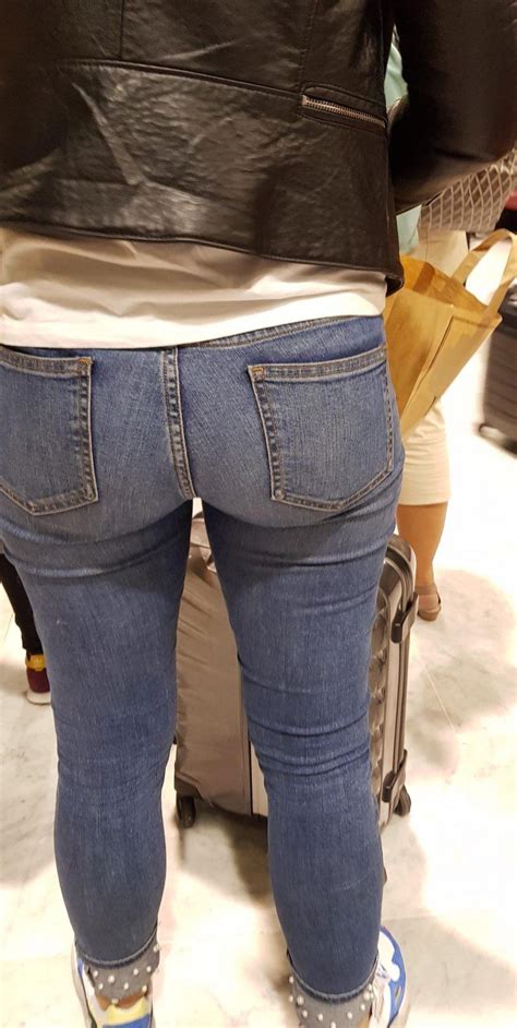 Teen In Jeans Sexy Candid Girls