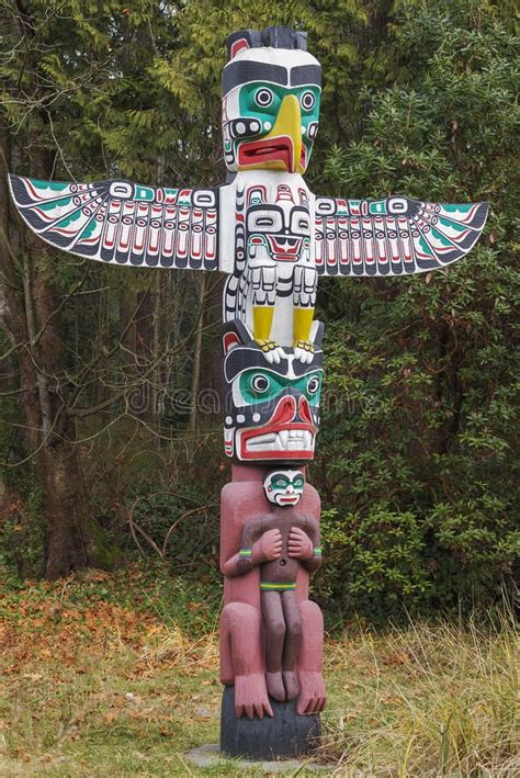 Totem Pole Detail Of A Native American Totem Pole Aff Pole