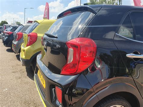 study reveals uk motorists spending  cash   cars post lockdown business shows group