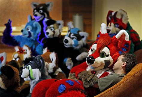 Midwest Furfest 2015 More Than 5 000 Gather In Chicago
