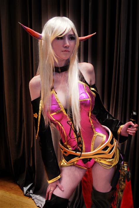 a collection of wow cosplay girls that would make me turn dork
