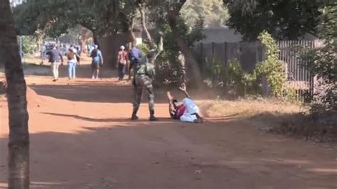 zimbabwe excessive force used against protesters human rights watch