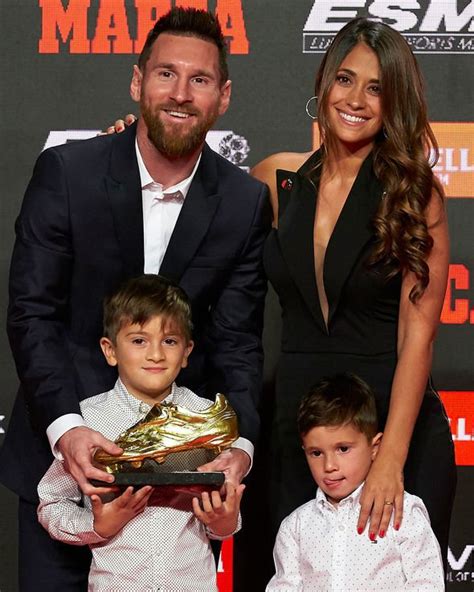 lionel messi s stunning wife antonella roccuzzo shows support as he