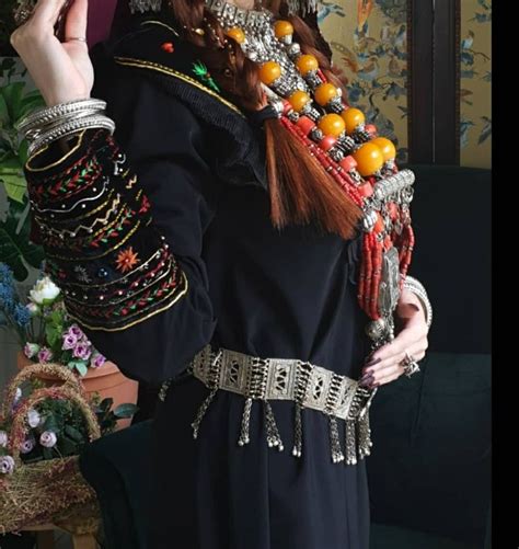 Pin By Aicha Islam On Furniture Arabe In 2020 Womens Dresses Yemen