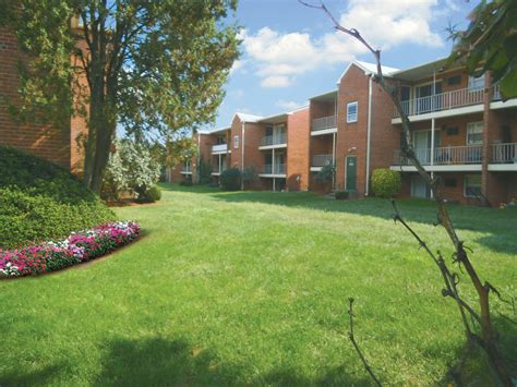 colonial point apartments   trevose  feasterville trevose pa  apartment finder