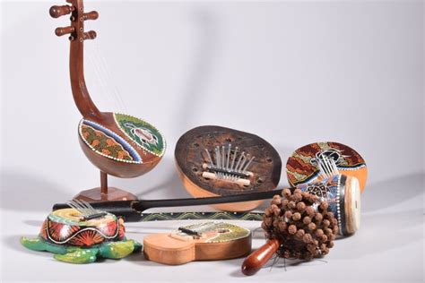 handgemaakte muziekinstrumenten indonesie  eeuw catawiki