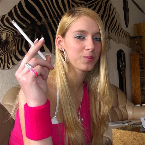 Pin By Stacie Risinger On Sexy Smoking Girls Smoking Cigarettes