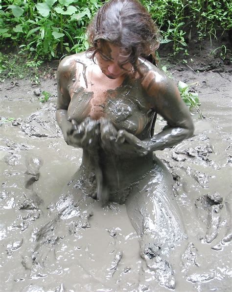 naked in the mud 94 pics