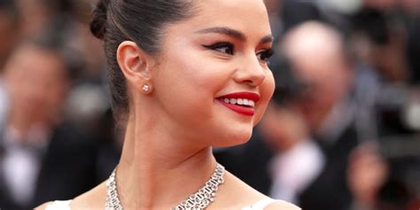 Selena Gomez Launching Makeup Line Rare Beauty In Summer 2020