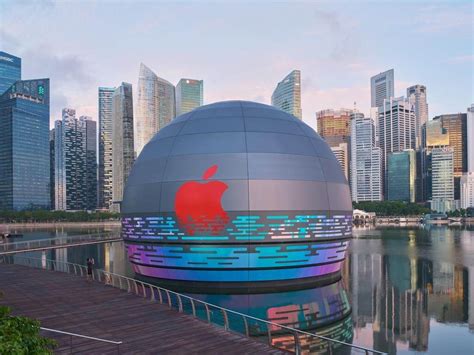 floating apple store opens   singapore techspot